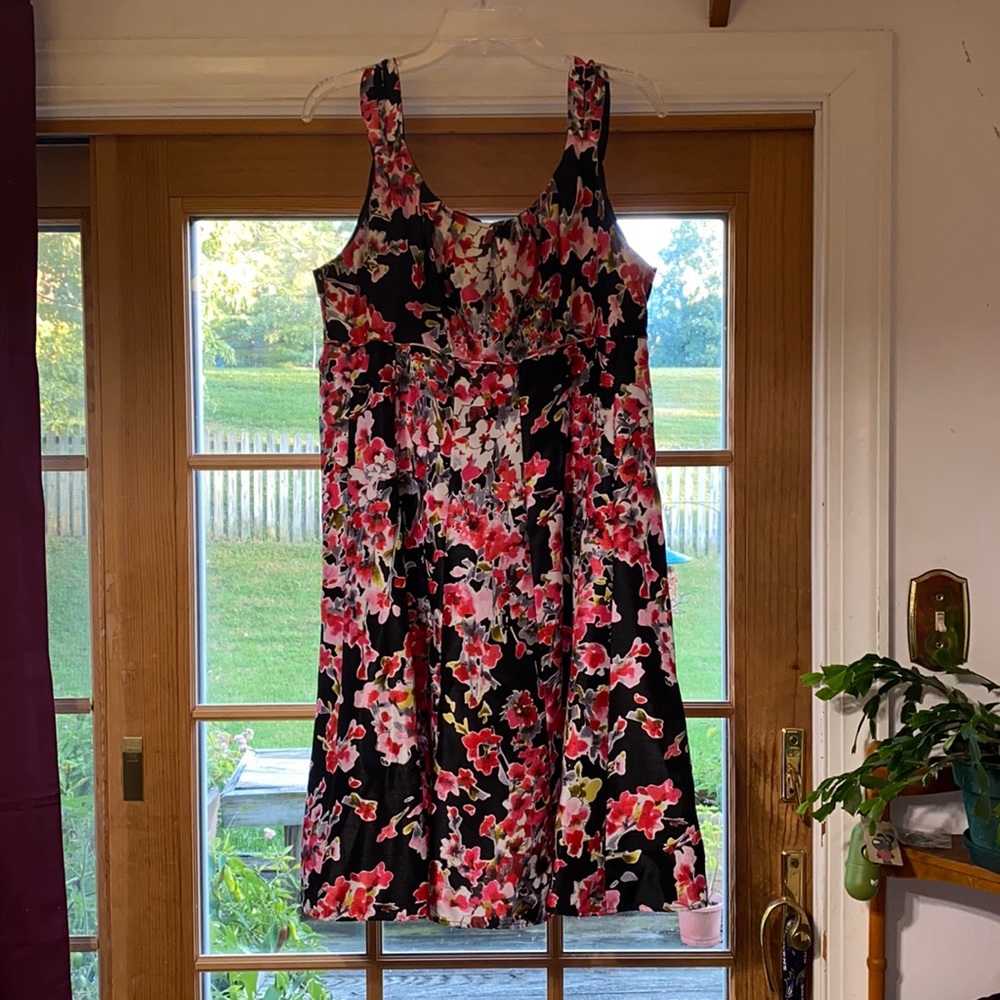 Floral dress. Size 16.